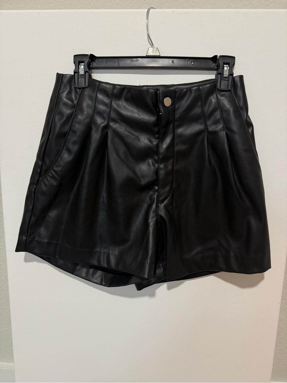 H&M Black High-Waist Faux Leather Pleated Shorts